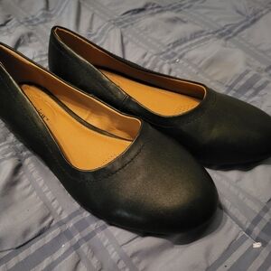 Wide-Casual Black Flats